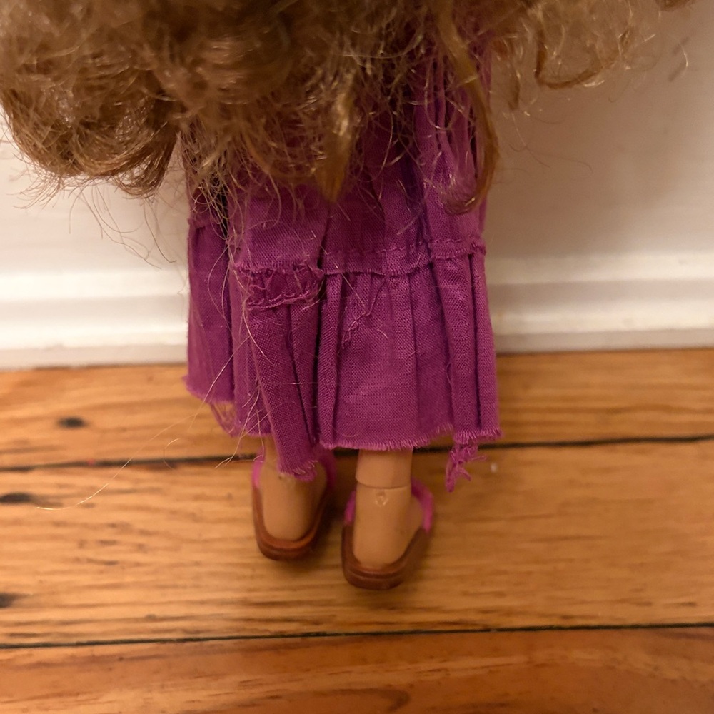 Bratz Genie Magic Yasmin Doll with Purple Outfit and Brown Hair - Picture 5 of 11